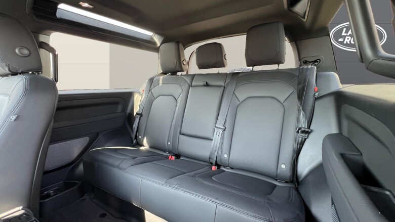 Land Rover Defender 3.0 D250 X-Dynamic SE 90 3dr Auto Diesel Estate